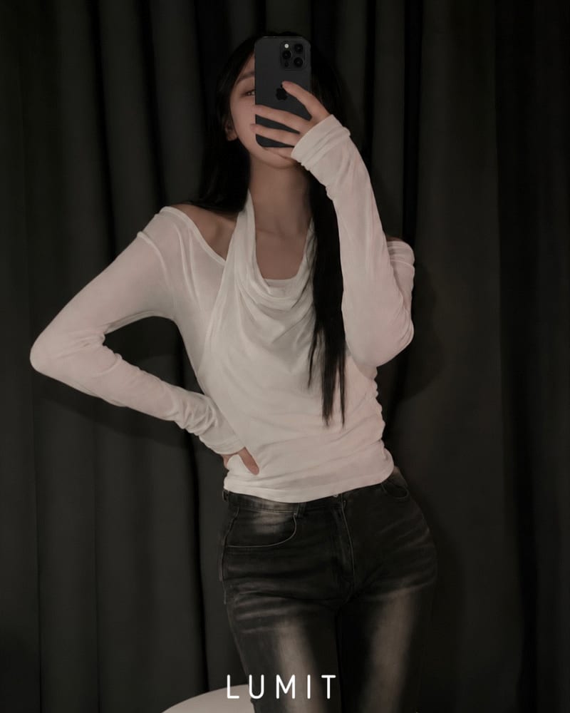 오프 홀터 드레이프 롱 슬리브 움직이는 대표 사진