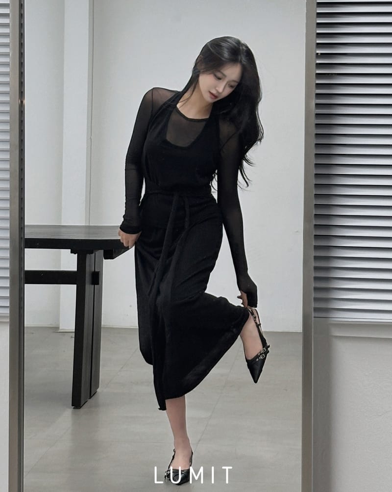홀터 스트랩 니트 투피스 움직이는 대표 사진
