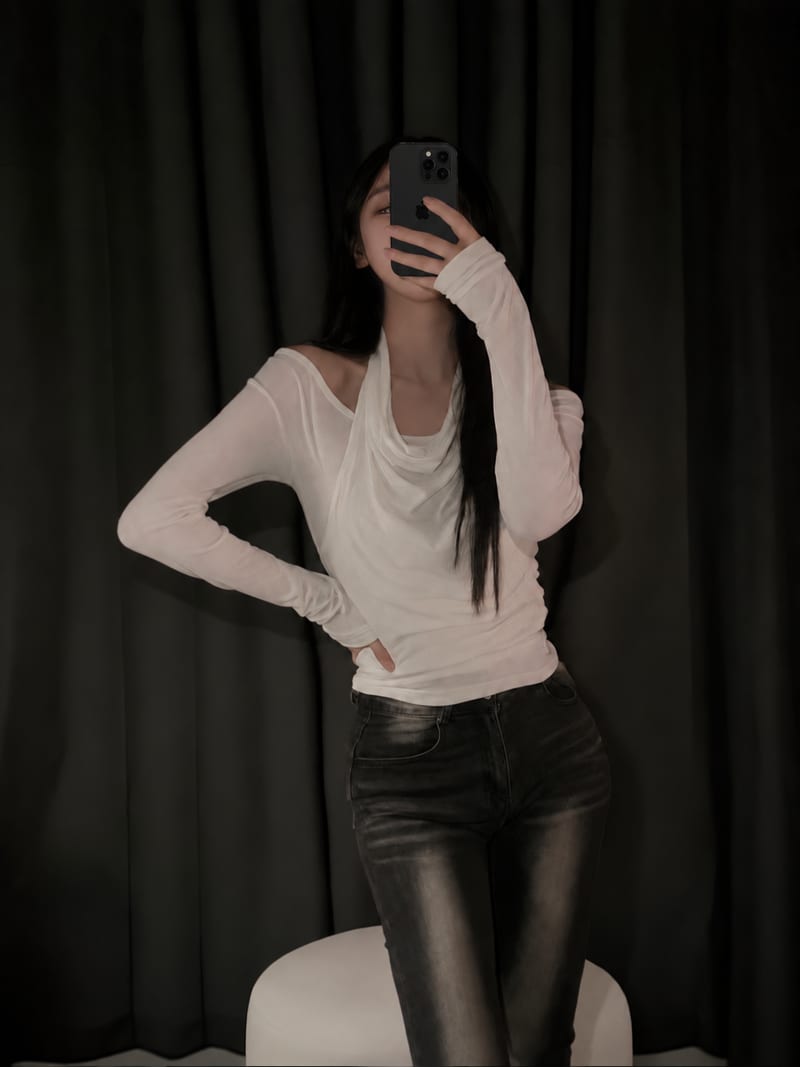 오프 홀터 드레이프 롱 슬리브 상세 2