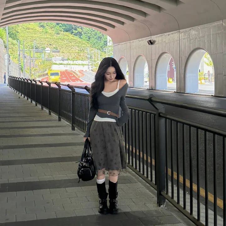 Flower Satin Midi Skirt 플라워 새틴 미디 스커트 사진 1