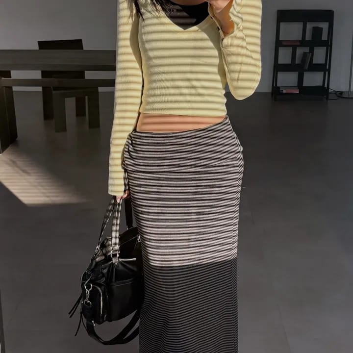 Slim fit Folding Stripe Skirt 슬림핏 폴딩 스트라이프 스커트 사진 1