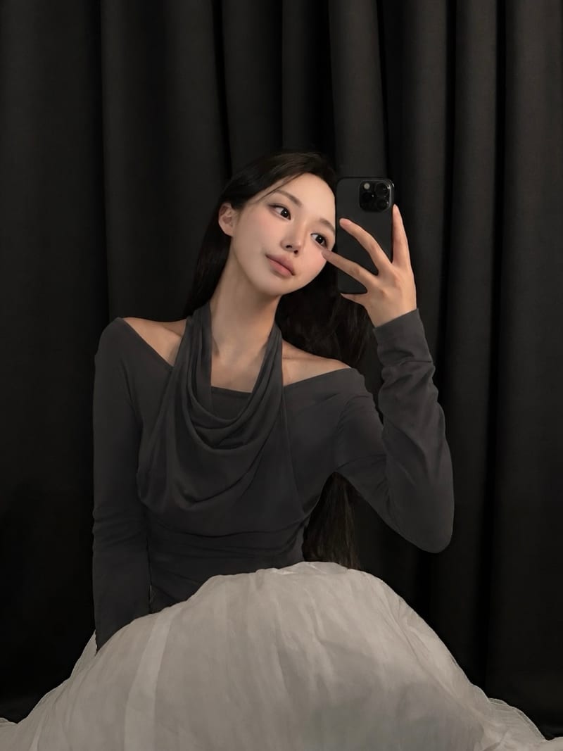 오프 홀터 드레이프 롱 슬리브 상세 8
