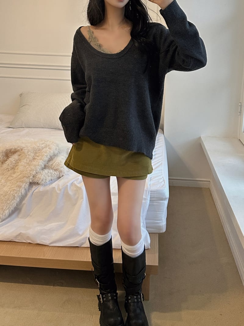Wool Deep U-Neck Thick Loose Fit Knit 울 딥유넥 도톰 루즈핏 니트 사진 4