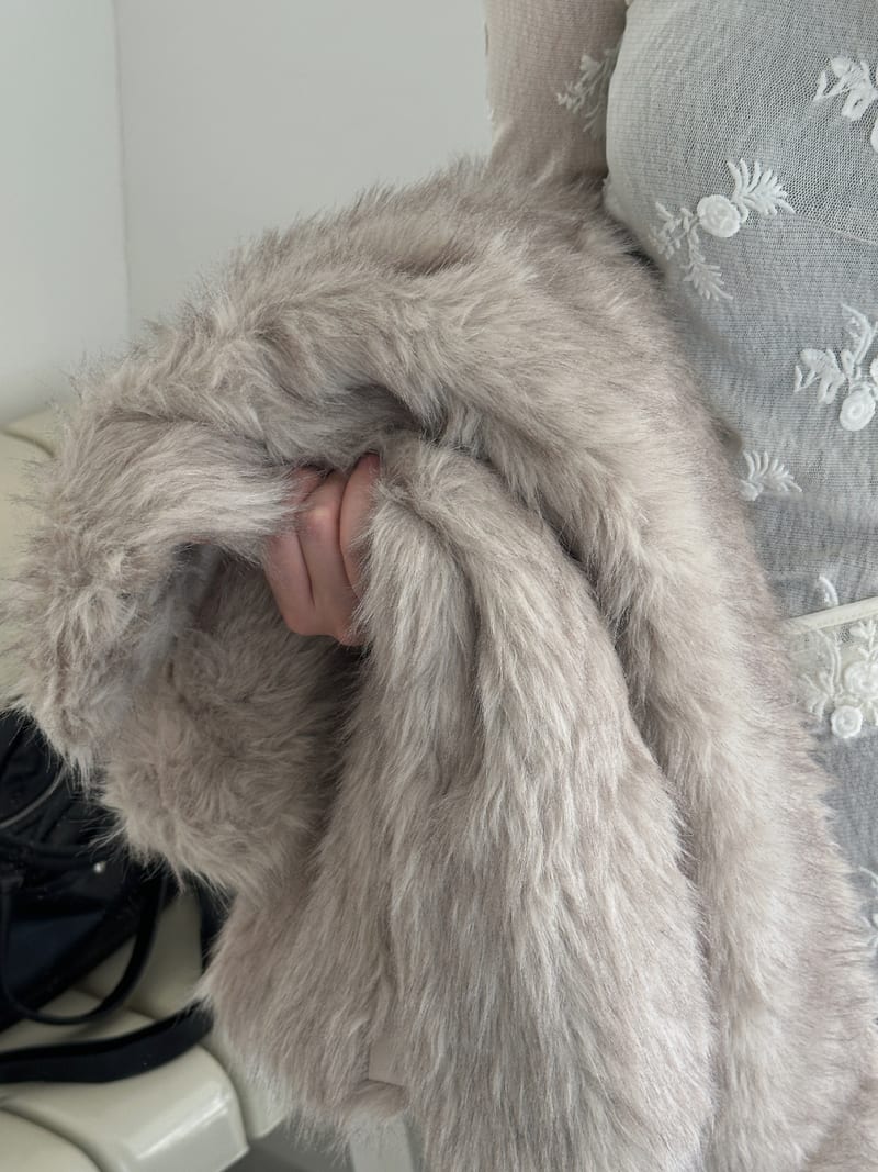 Soft High-Neck Faux Fur Jacket 소프트 하이넥 페이크퍼 자켓 사진 2