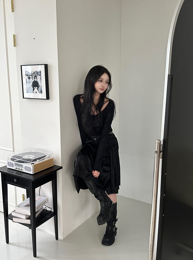 Deep U-Neck Flower See-Through Long Sleeve Tee 딥유넥 플라워 시스루 긴팔티 사진 13