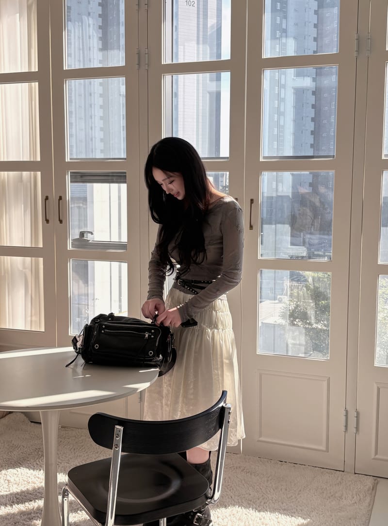 Glow two Shirring Satin Midi Skirt 글로우 투셔링 새틴 미디스커트 사진 5