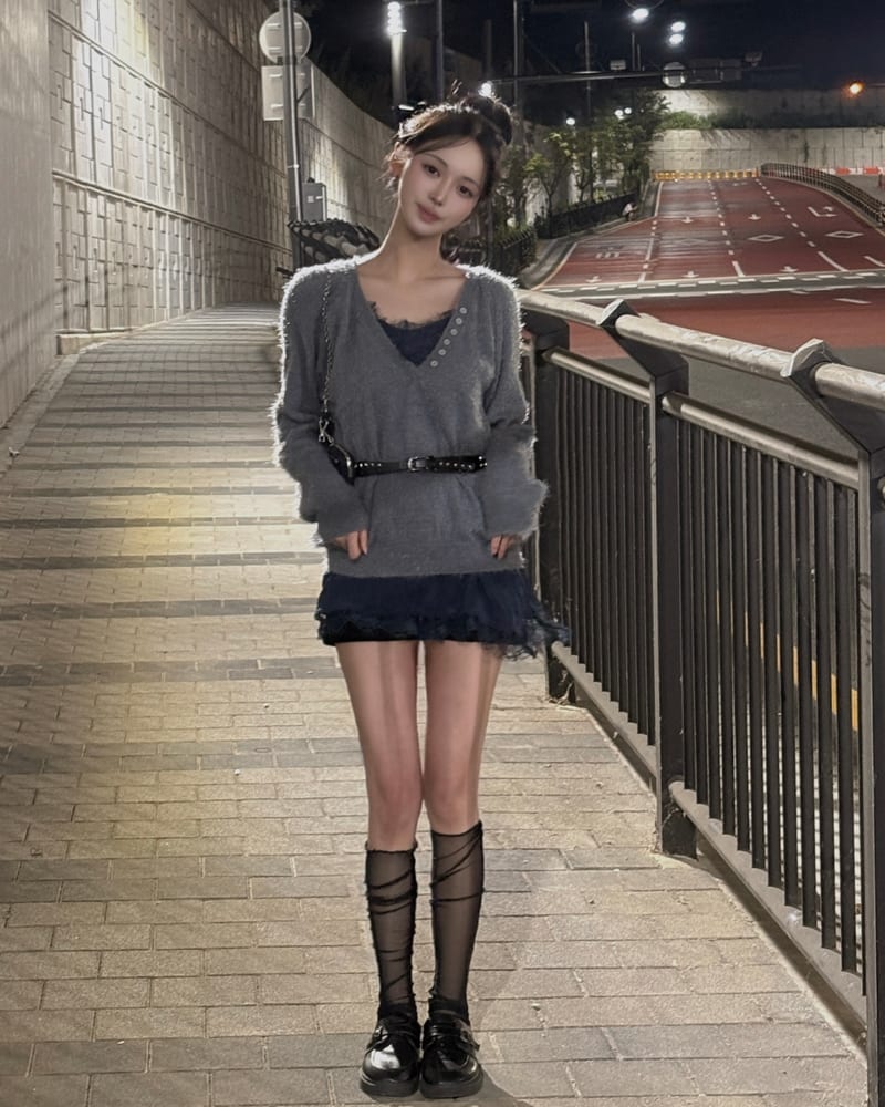 Hairy Button Deep V-Neck Knit 헤어리 버튼 딥브이넥 니트_4col 사진 4