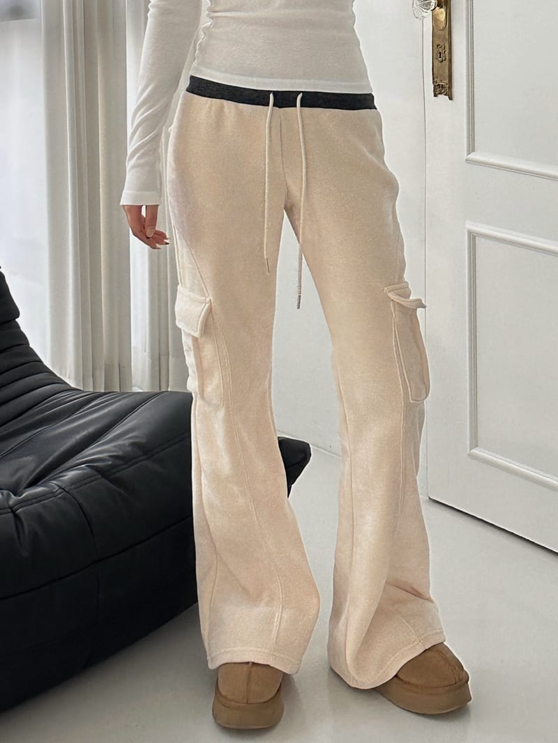 Color-Blocked Low Veloar Cargo Pants 배색 로우 벨로아 카고 팬츠 사진 9