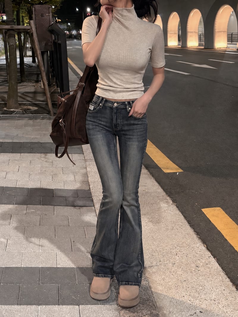 Low-rise bootcut washed stretch denim 로우라이즈 부츠컷 워싱 스판 데님 사진 6