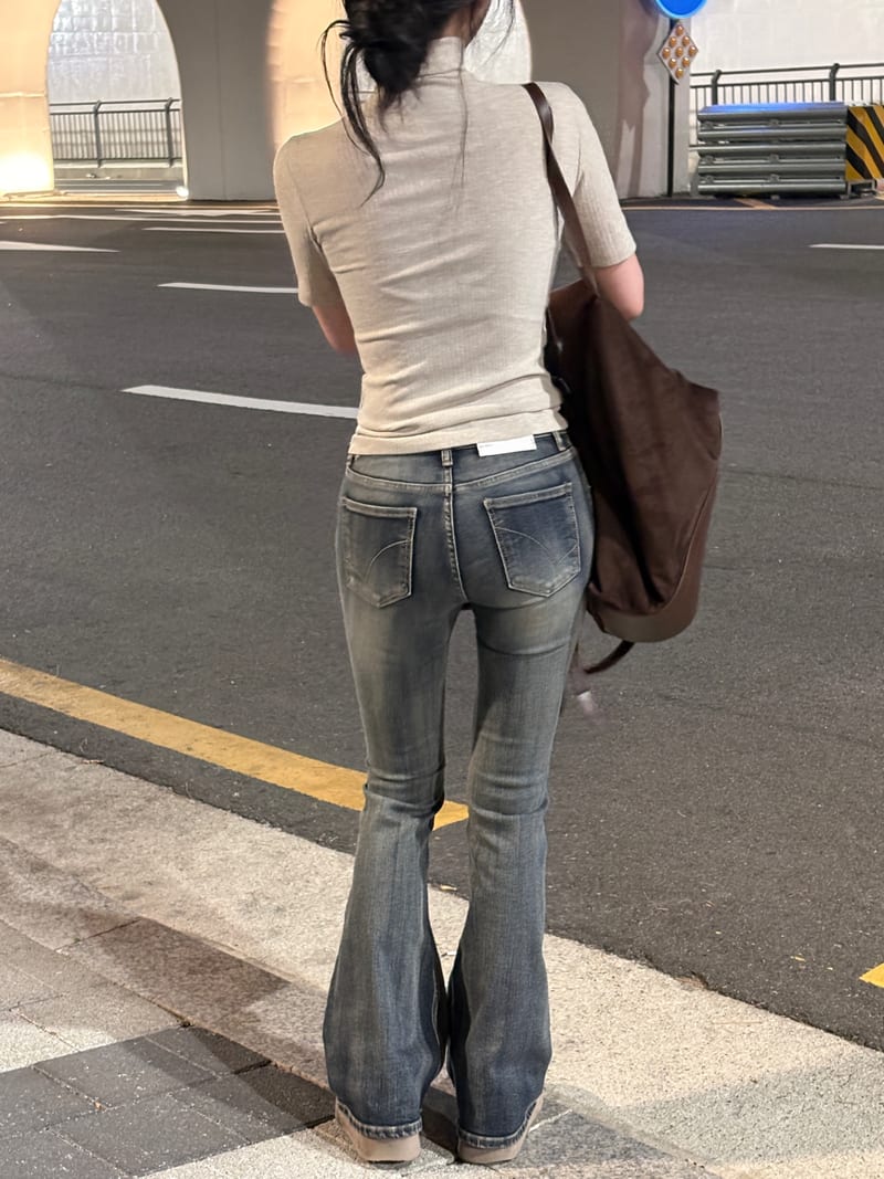 Low-rise bootcut washed stretch denim 로우라이즈 부츠컷 워싱 스판 데님 사진 9