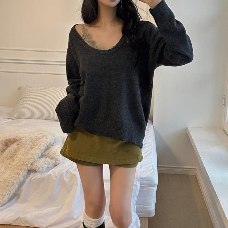 Wool Deep U-Neck Thick Loose Fit Knit 울 딥유넥 도톰 루즈핏 니트 사진 1