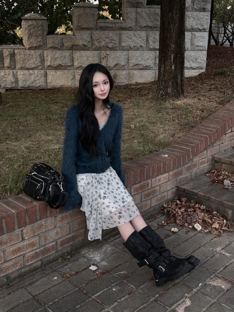 Button-Heathered Long-Pore V-Neck Cardigan 버튼 헤어리 롱퍼 브이넥 가디건 사진 4