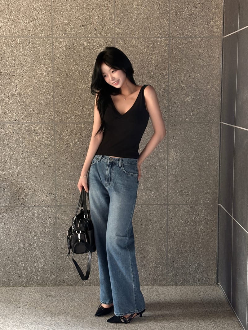 Celine Straight Fit Washed Denim 셀린 일자핏 중청 워싱 데님 사진 4
