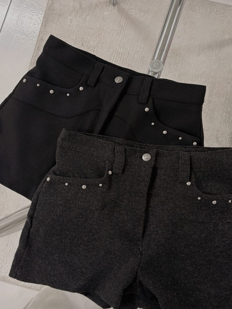 Wool Stud Cuff Spandex Short Pants 울 스터드 절개 스판 숏팬츠 사진 1