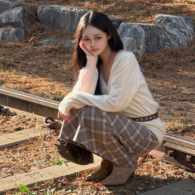 Checkered Semi-Mermaid Fit Long Skirt 배색 체크 세미머메이드핏 롱스커트 사진 1