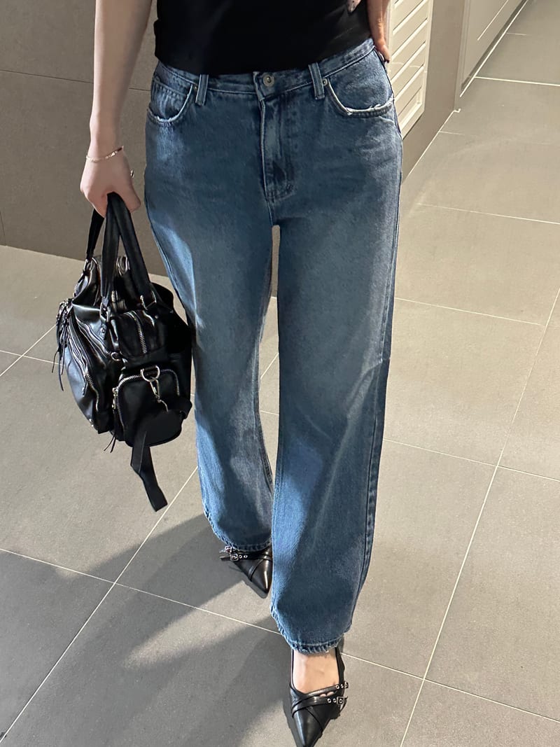 Celine Straight Fit Washed Denim 셀린 일자핏 중청 워싱 데님 사진 12