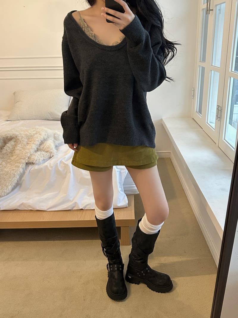 Wool Deep U-Neck Thick Loose Fit Knit 울 딥유넥 도톰 루즈핏 니트 사진 3