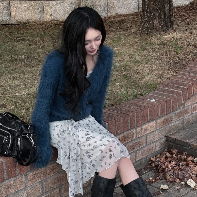 Button-Heathered Long-Pore V-Neck Cardigan 버튼 헤어리 롱퍼 브이넥 가디건 사진 1