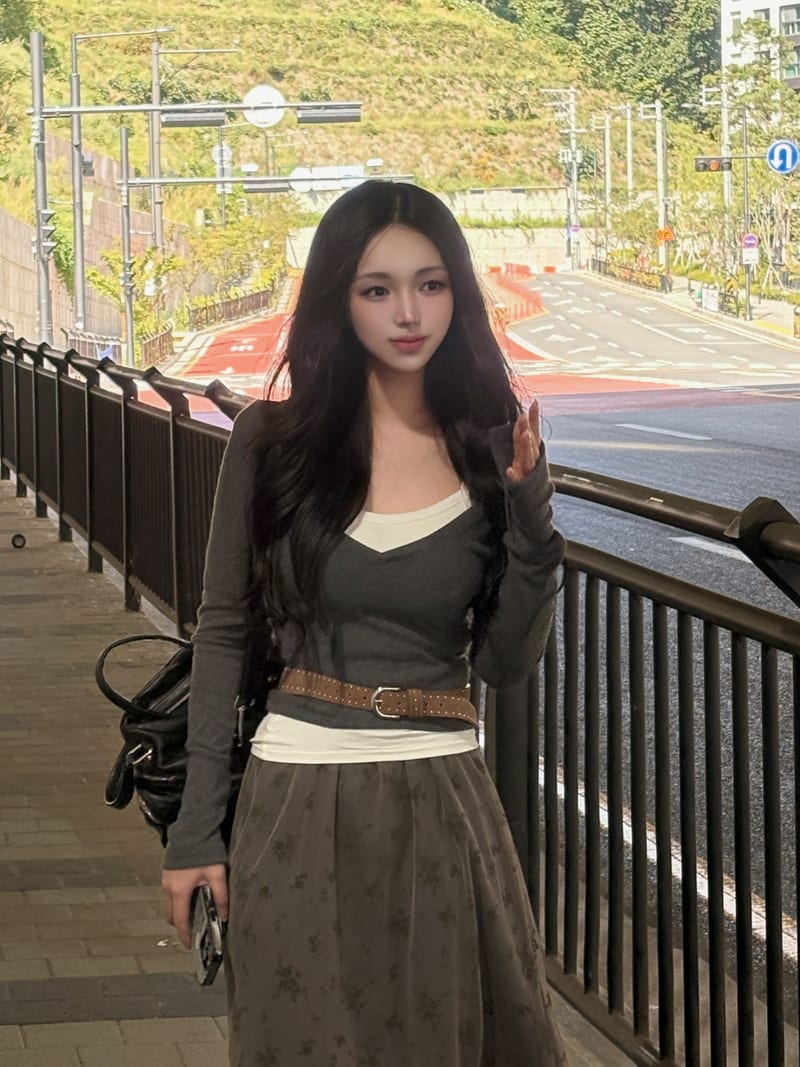 Button Sleeve Deep V-Neck Slim Fit Layered Tee 겉기모 버튼소매 딥브이넥 슬림핏 레이어드티 사진 9